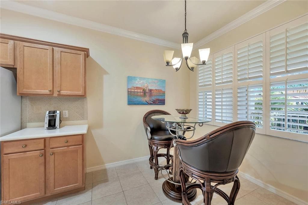 4863 Hampshire Ct 305, Naples, FL 34112-7