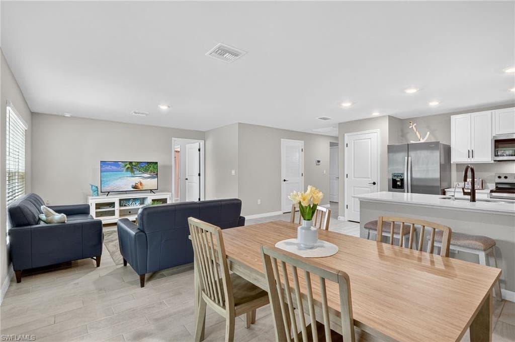 3013 41st St SW, Lehigh Acres, FL 33976-16