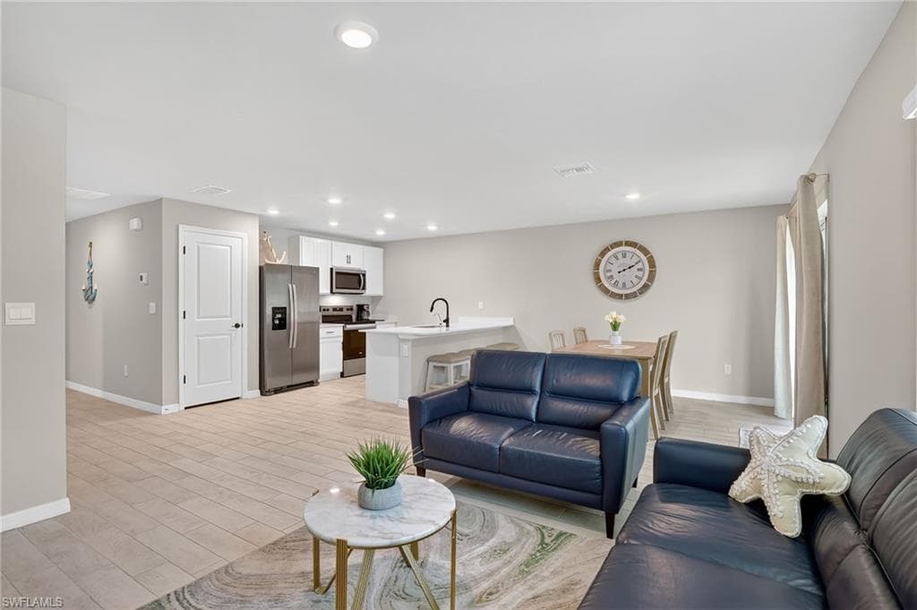 3013 41st St SW, Lehigh Acres, FL 33976-18