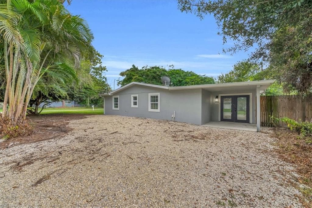 3897 Coconut Cir S, Naples, FL 34104-27