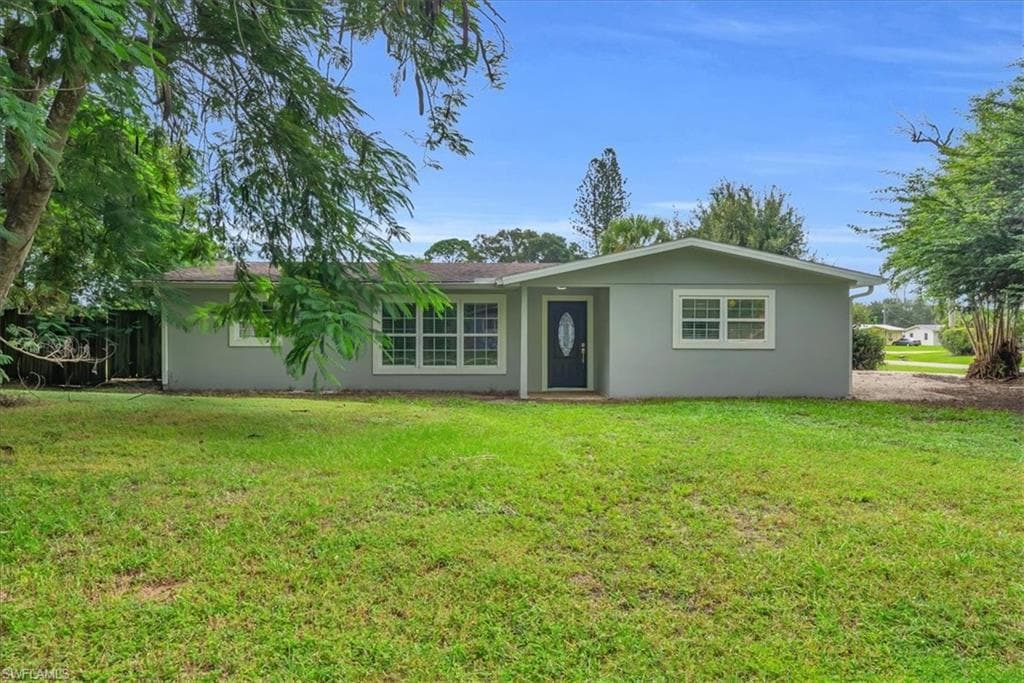 3897 Coconut Cir S, Naples, FL 34104-1