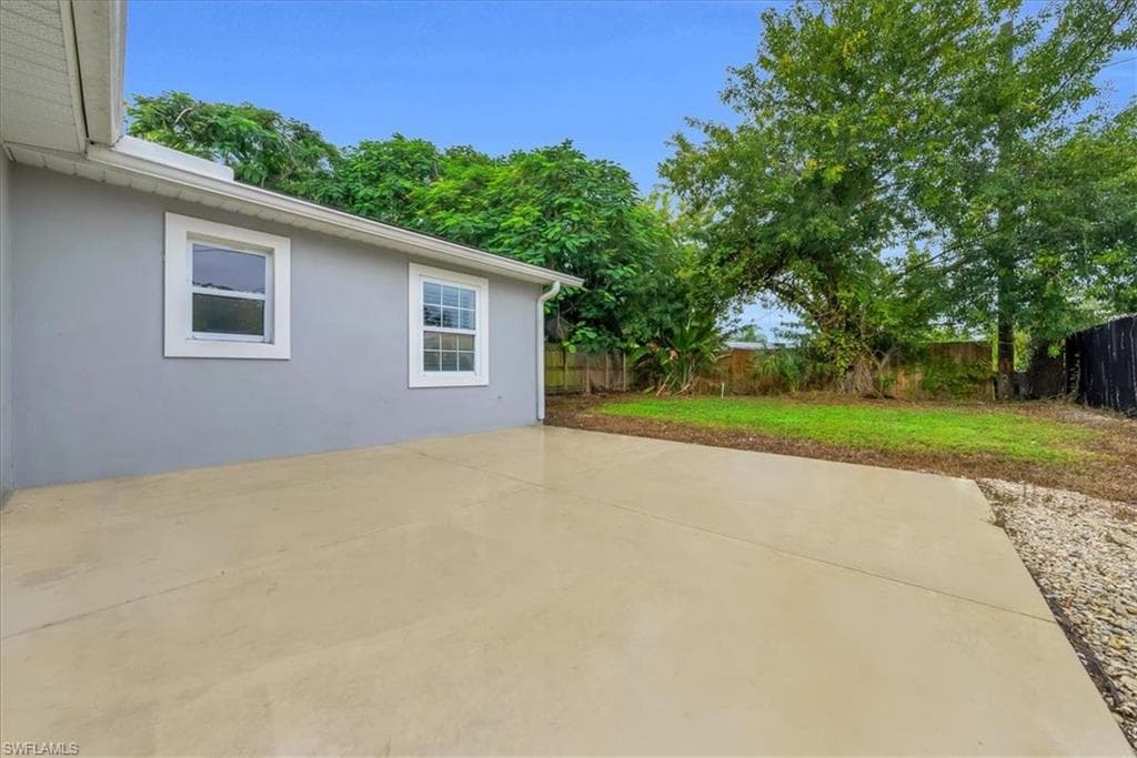 3897 Coconut Cir S, Naples, FL 34104-29
