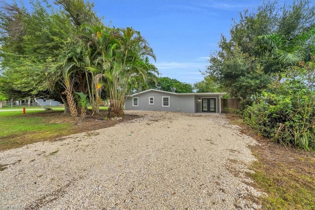 3897 Coconut Cir S, Naples, FL 34104-2