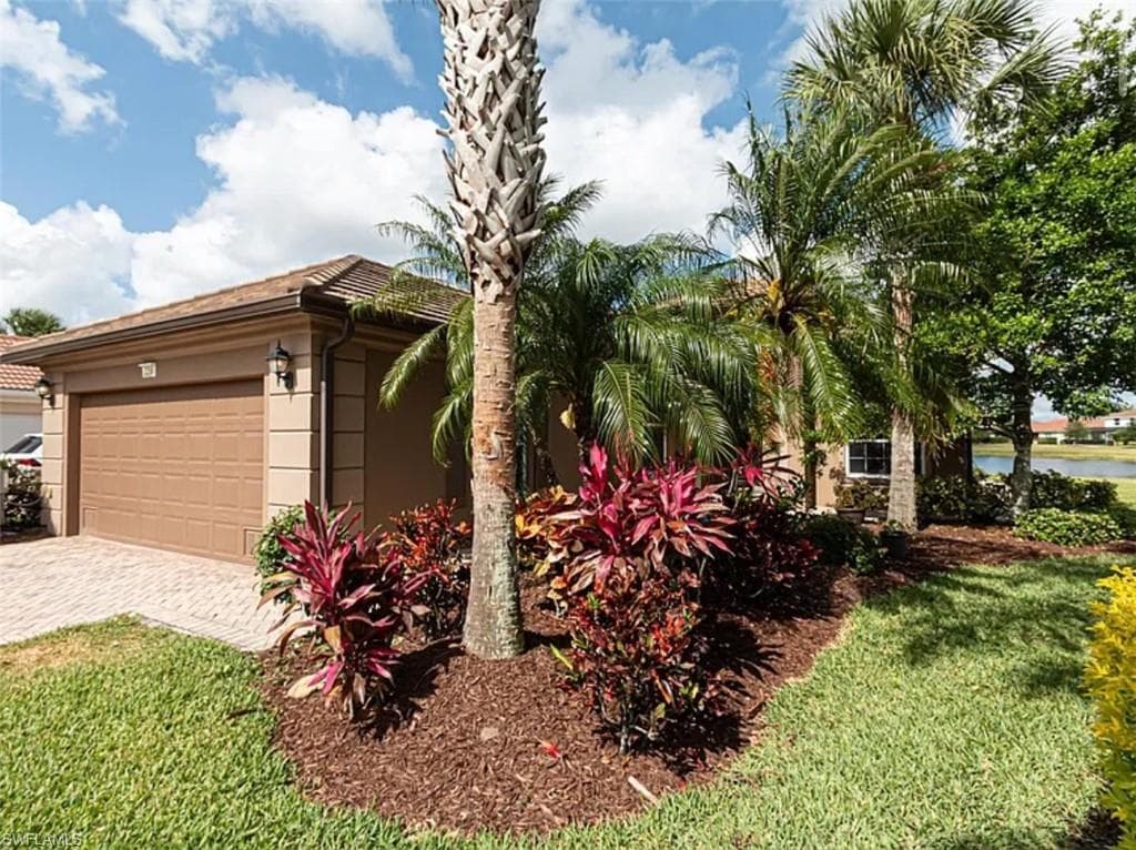 2258 Heydon Cir W, Naples, FL 34120-2