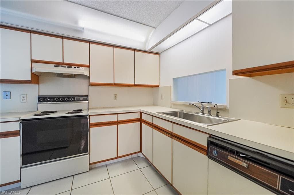 10204 Mangrove Drive, Boynton Beach, FL 33437-4