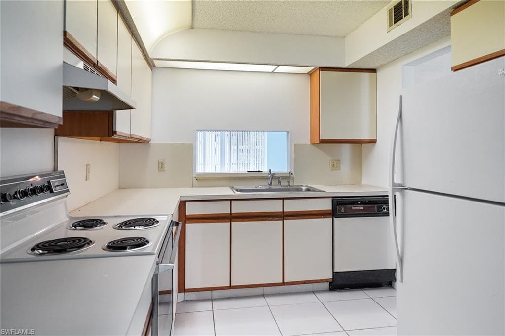 10204 Mangrove Drive, Boynton Beach, FL 33437-5
