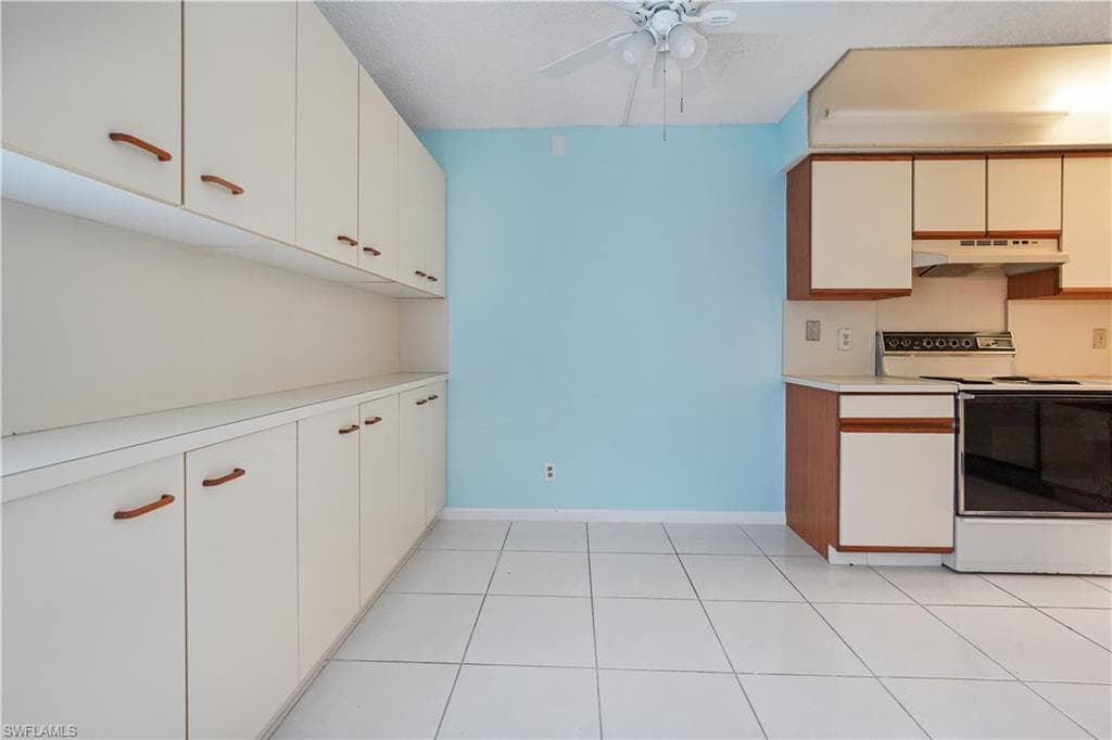 10204 Mangrove Drive, Boynton Beach, FL 33437-6