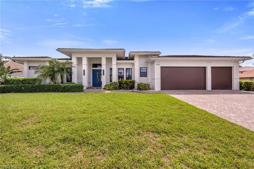 11728 Lady Anne Cir, Cape Coral, FL 33991-1