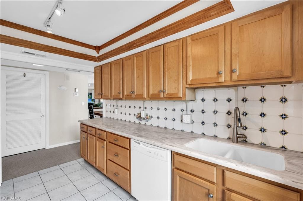 3483 Gulf Shore Blvd N 605, Naples, FL 34103-12