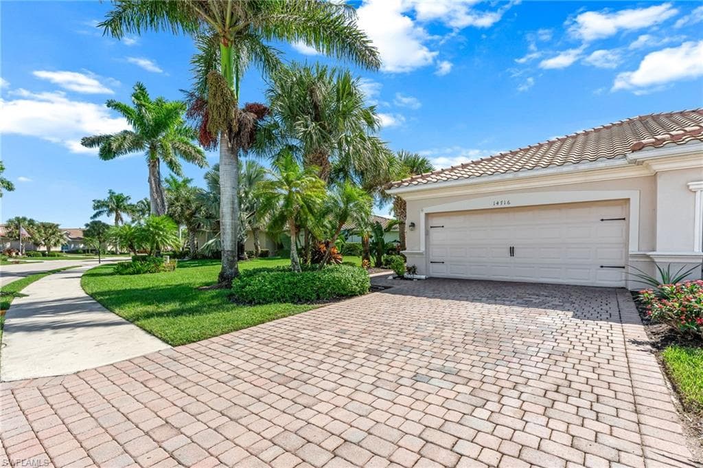 14716 Cranberry Ct, Naples, FL 34114-1