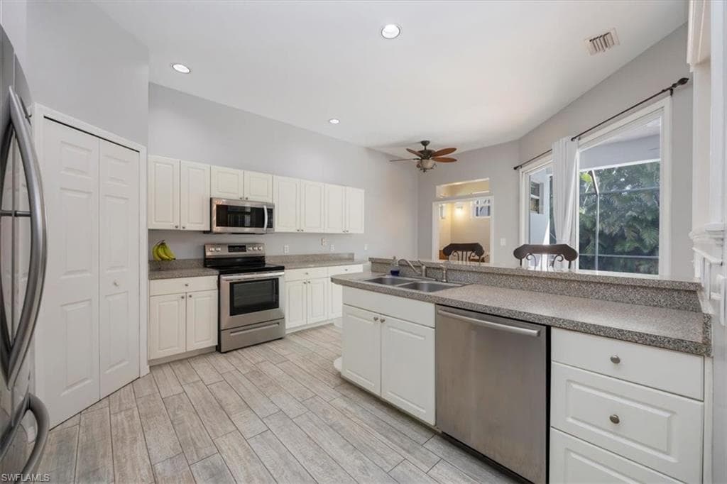 496 Raven Way, Naples, FL 34110-8