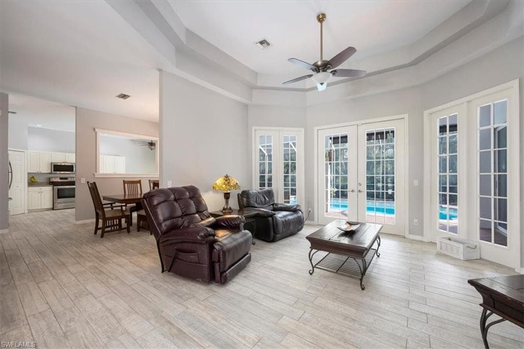 496 Raven Way, Naples, FL 34110-5