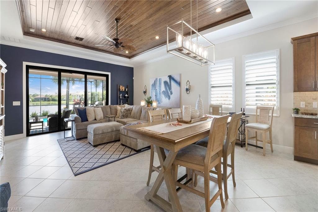 1410 Redona Way, Naples, FL 34113-9