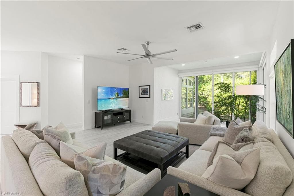 101 Amblewood Ln 1-104, Naples, FL 34105-8