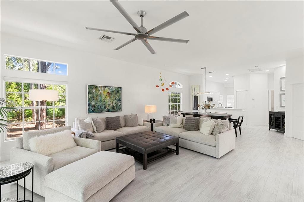 101 Amblewood Ln 1-104, Naples, FL 34105-9