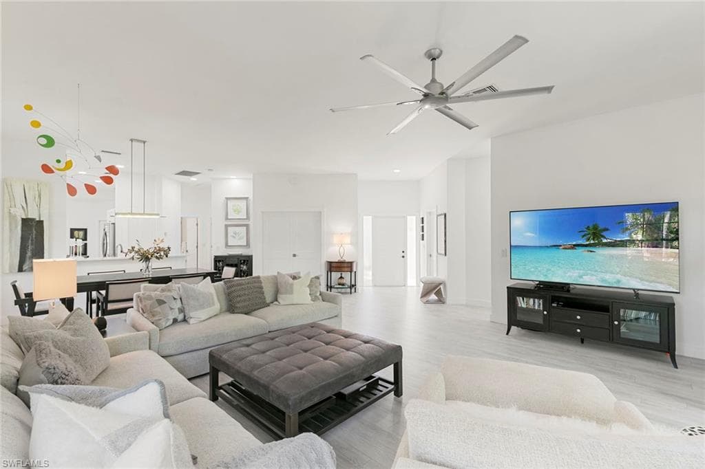 101 Amblewood Ln 1-104, Naples, FL 34105-10