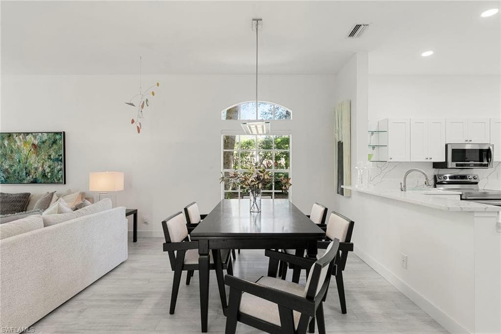 101 Amblewood Ln 1-104, Naples, FL 34105-11