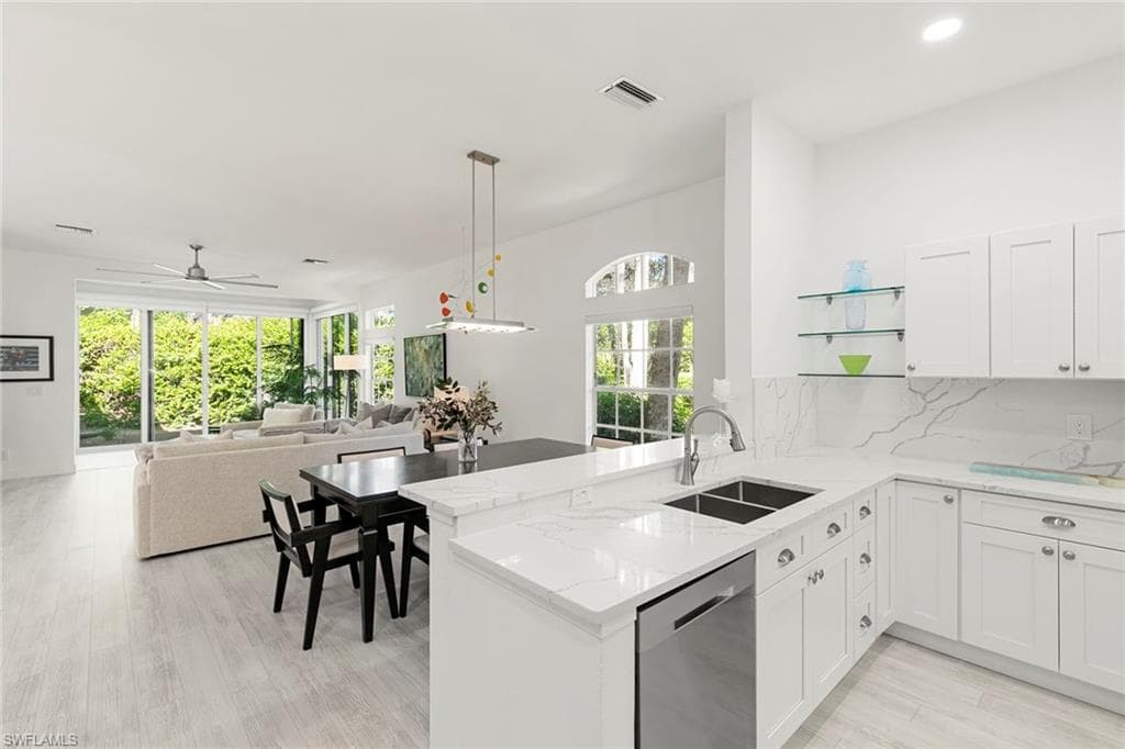 101 Amblewood Ln 1-104, Naples, FL 34105-14