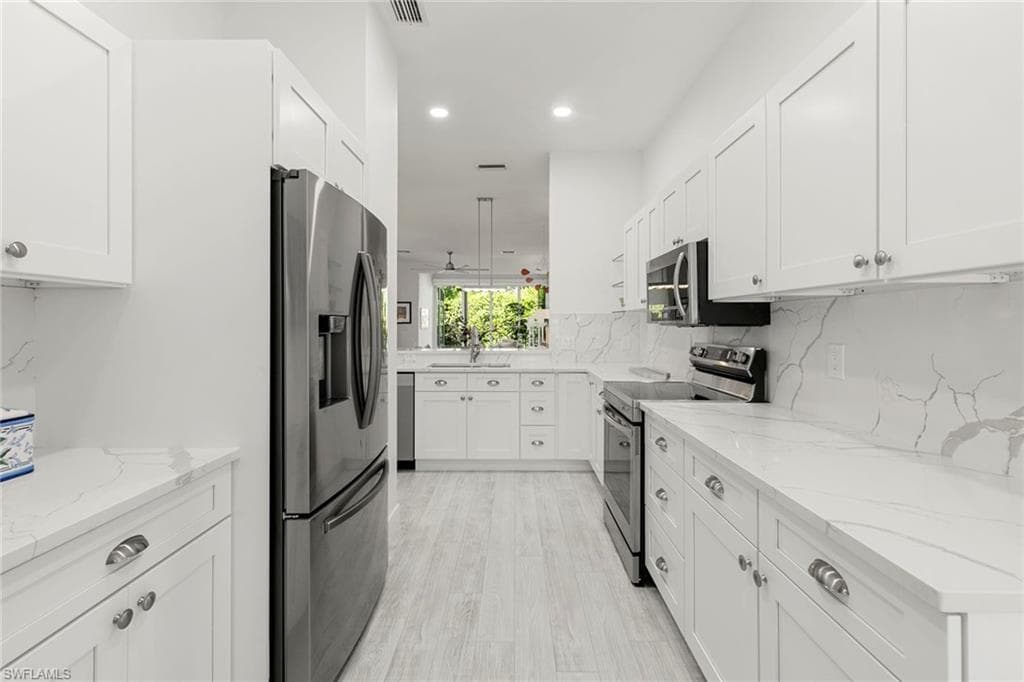 101 Amblewood Ln 1-104, Naples, FL 34105-15