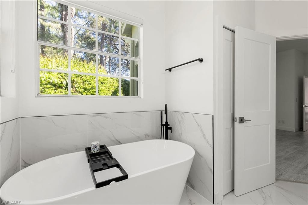 101 Amblewood Ln 1-104, Naples, FL 34105-20