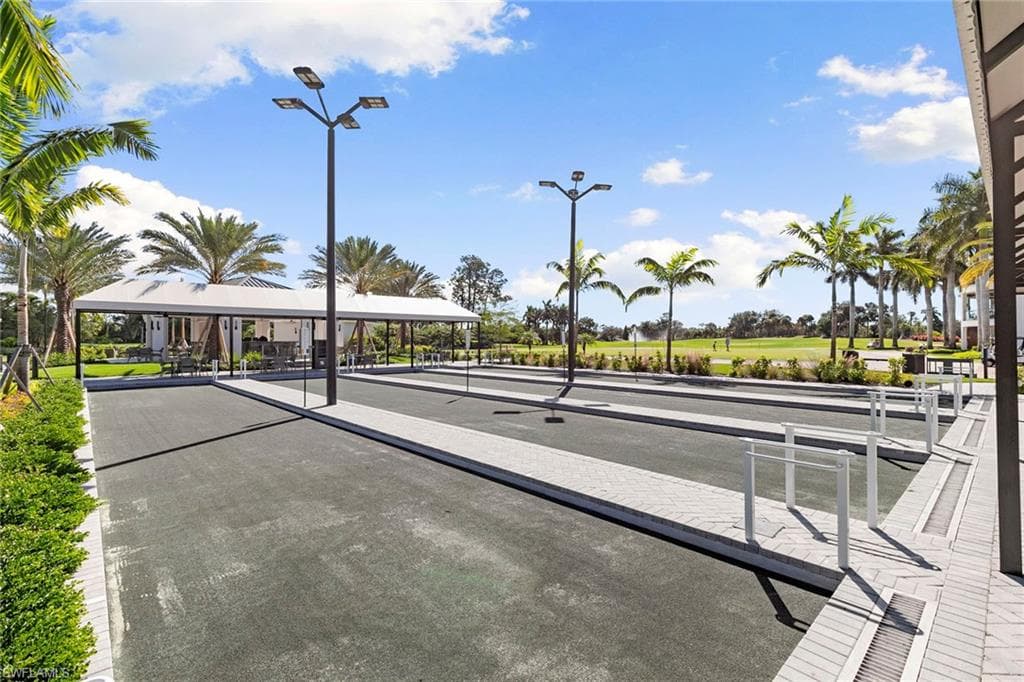 101 Amblewood Ln 1-104, Naples, FL 34105-27