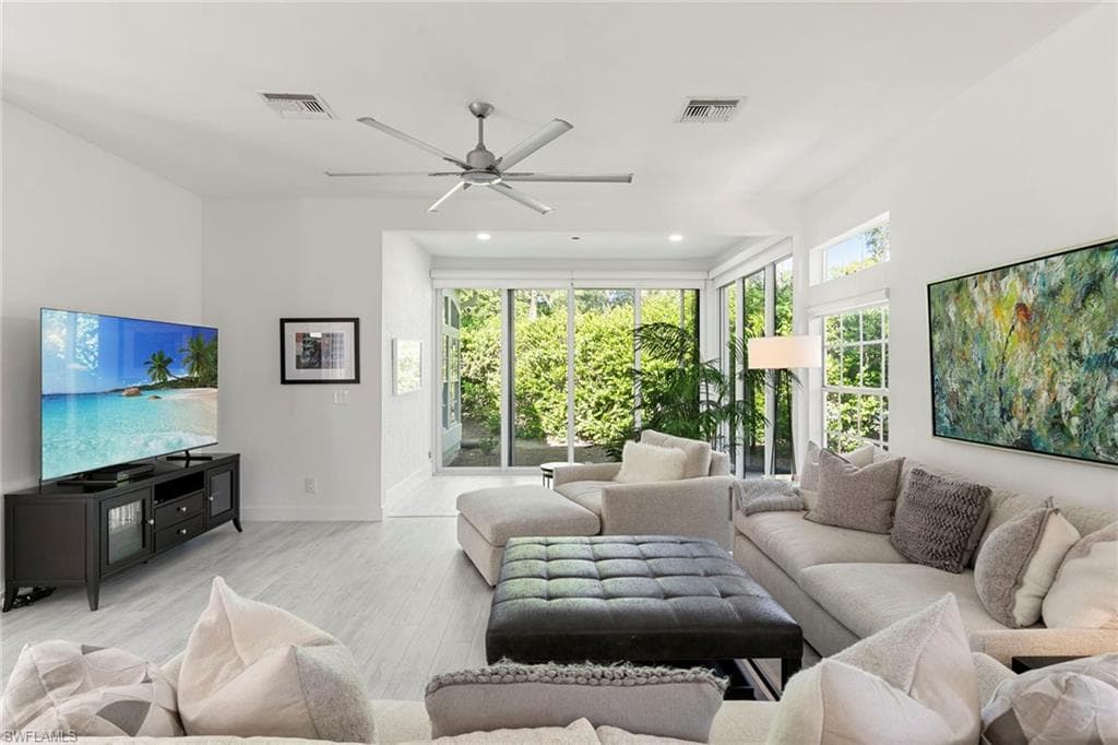 101 Amblewood Ln 1-104, Naples, FL 34105-2