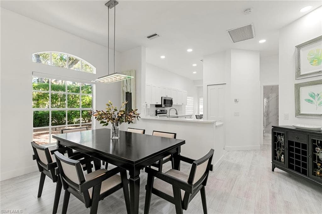 101 Amblewood Ln 1-104, Naples, FL 34105-3