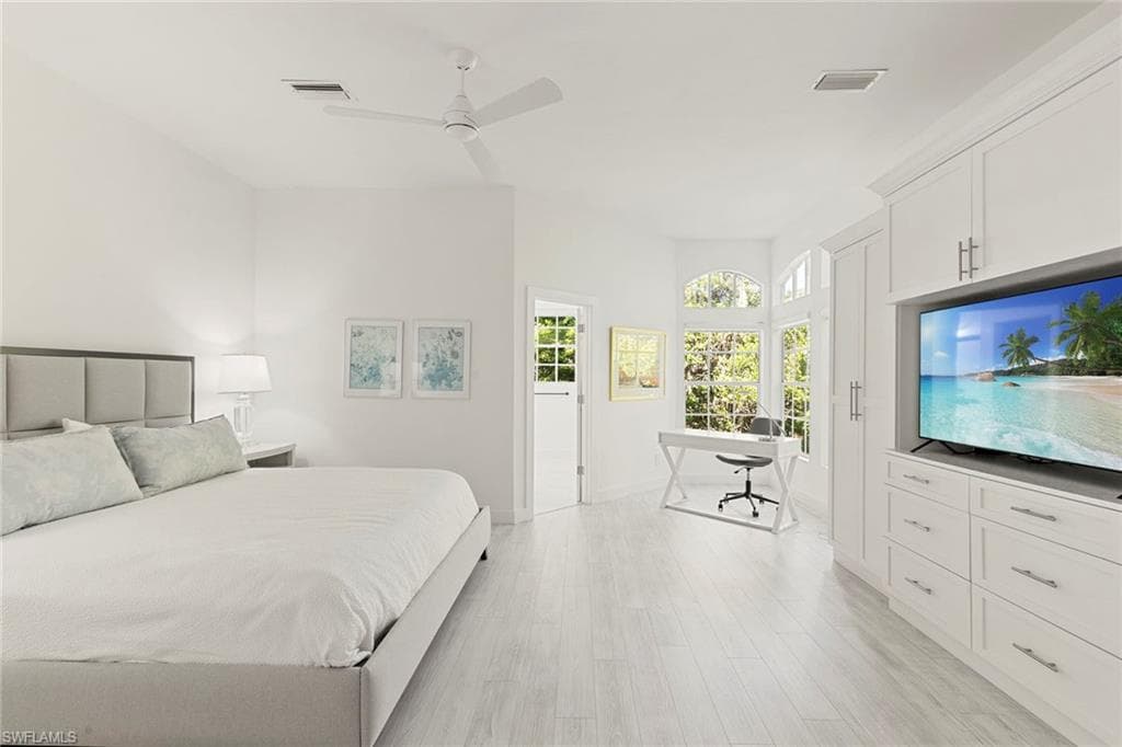 101 Amblewood Ln 1-104, Naples, FL 34105-5