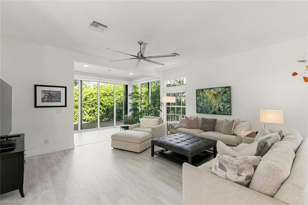 101 Amblewood Ln 1-104, Naples, FL 34105-7