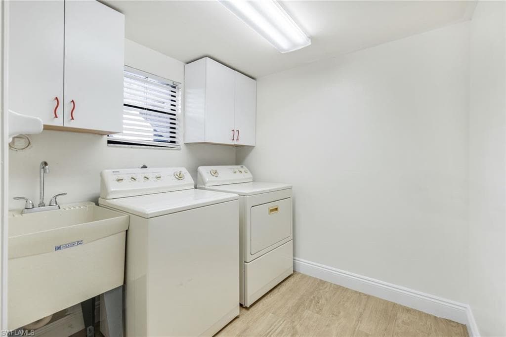 529 Lake Louise Cir 101, Naples, FL 34110-19