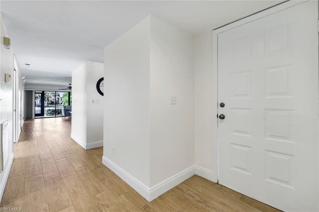 529 Lake Louise Cir 101, Naples, FL 34110-5