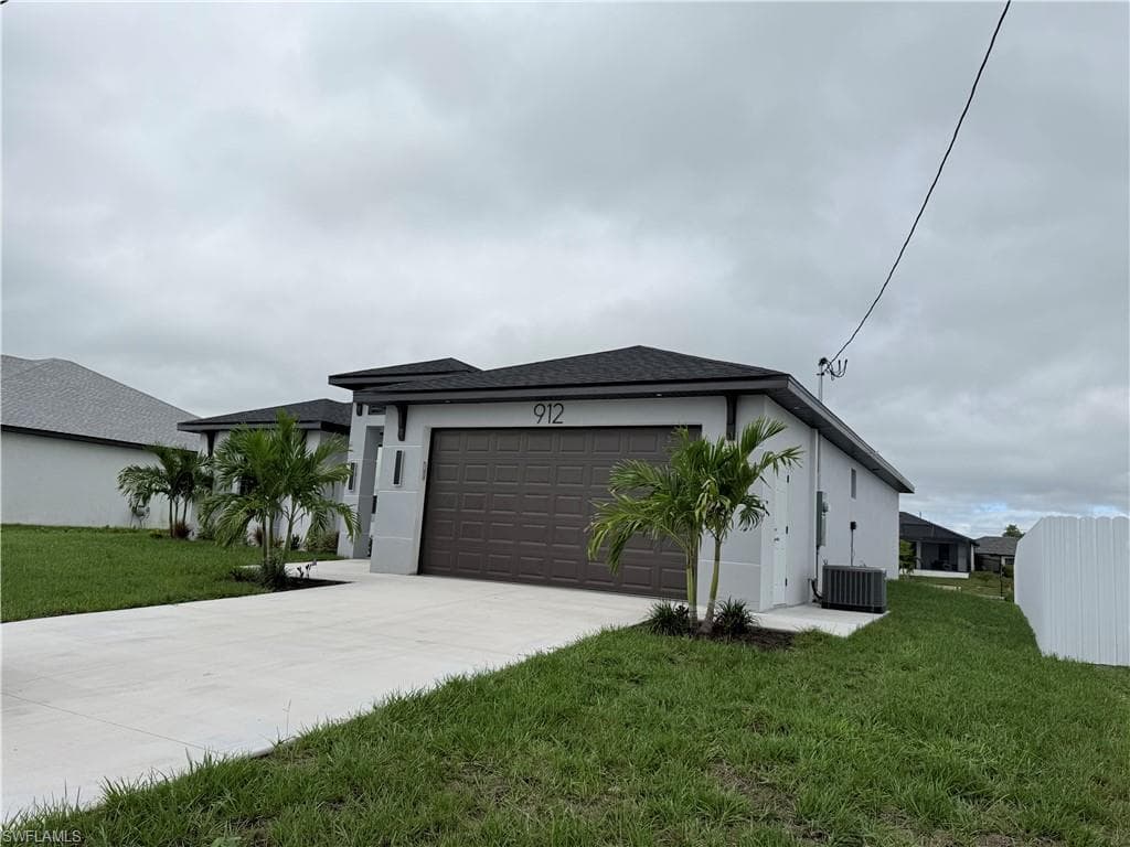 912 14th Ave, Cape Coral, FL 33909-3