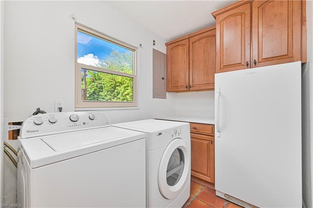 3393 Malaga Way, Naples, FL 34105-16