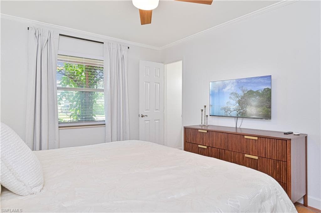 3393 Malaga Way, Naples, FL 34105-18