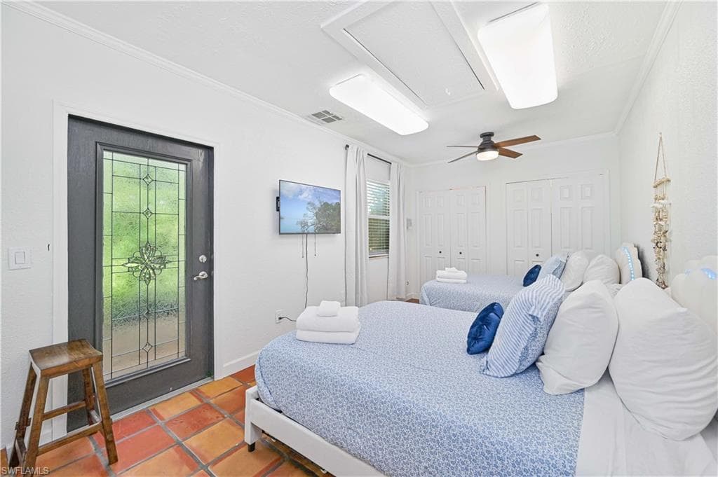 3393 Malaga Way, Naples, FL 34105-22