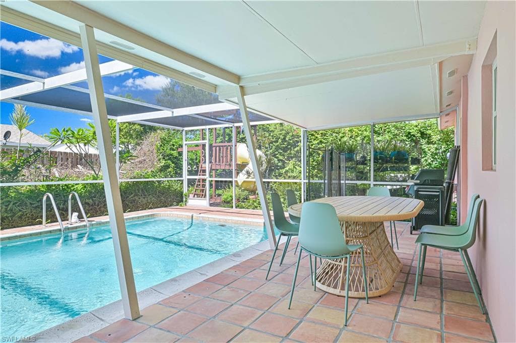 3393 Malaga Way, Naples, FL 34105-32