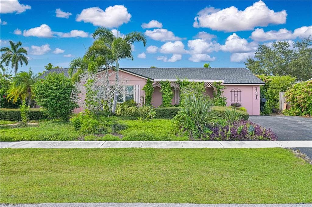 3393 Malaga Way, Naples, FL 34105-3