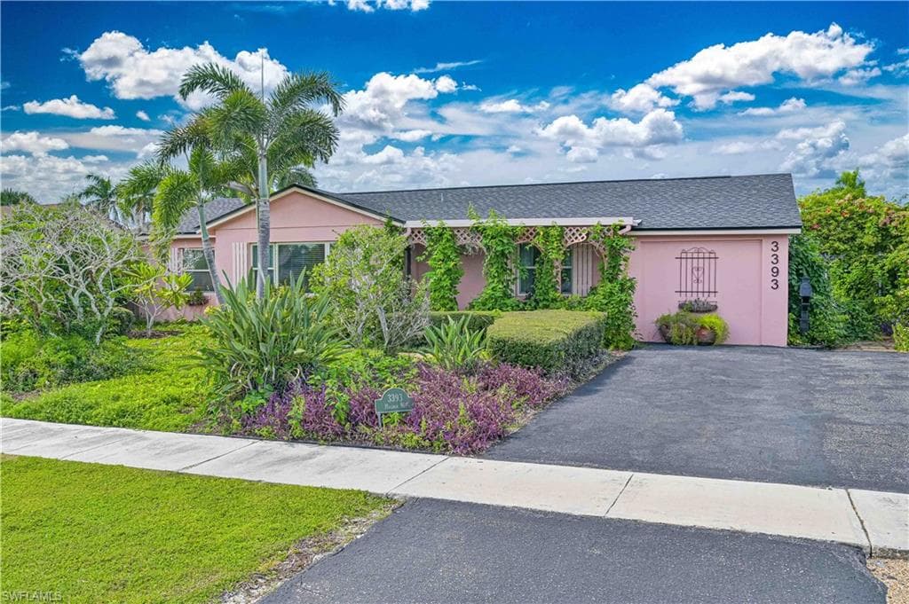 3393 Malaga Way, Naples, FL 34105-4