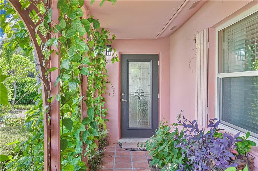 3393 Malaga Way, Naples, FL 34105-6