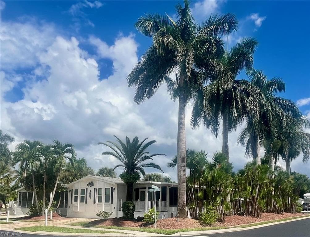 1352 Amethyst Lake Ln, Naples, FL 34114-8