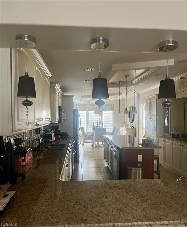 1352 Amethyst Lake Ln, Naples, FL 34114-13