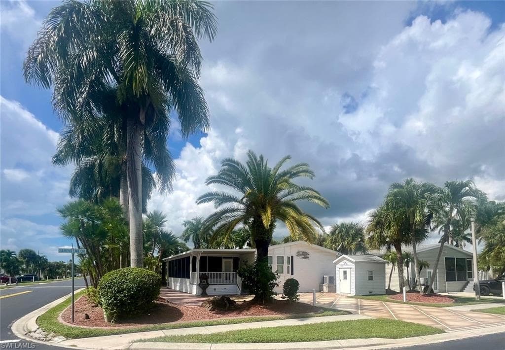 1352 Amethyst Lake Ln, Naples, FL 34114-2