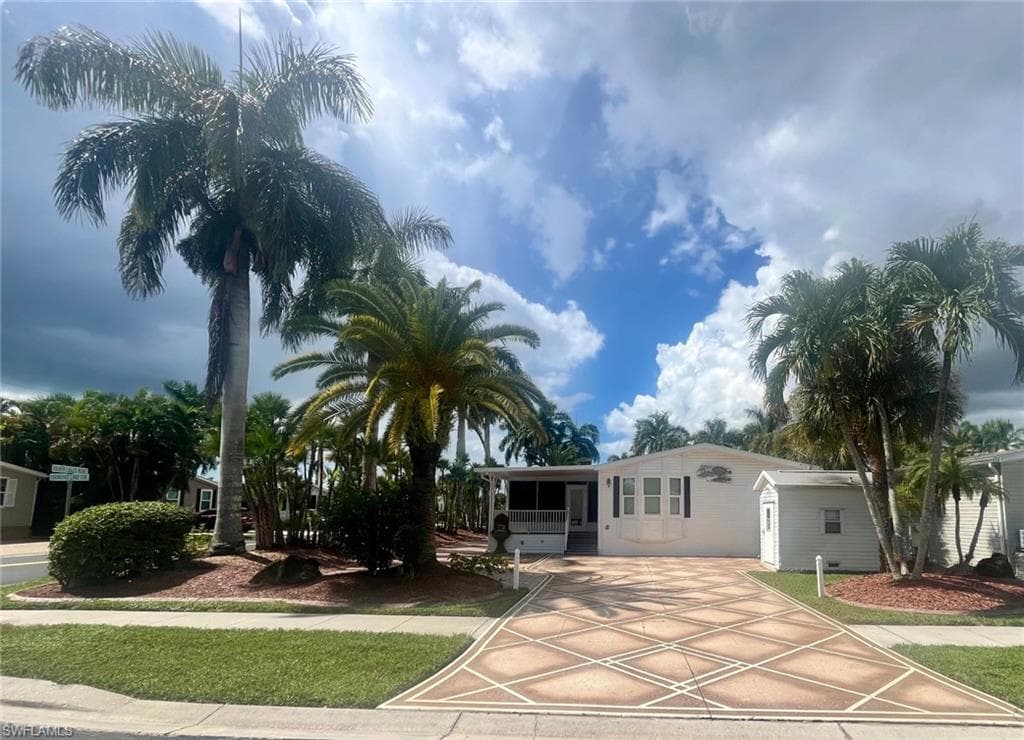 1352 Amethyst Lake Ln, Naples, FL 34114-3