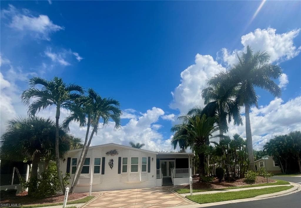1352 Amethyst Lake Ln, Naples, FL 34114-5