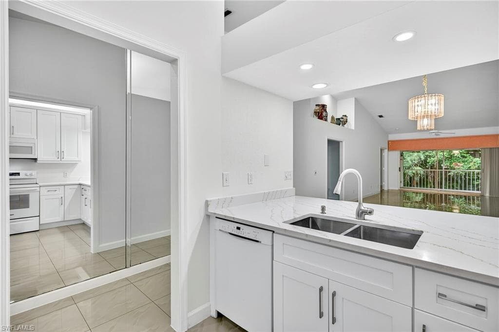 2325 Hidden Lake Dr 3802, Naples, FL 34112-21
