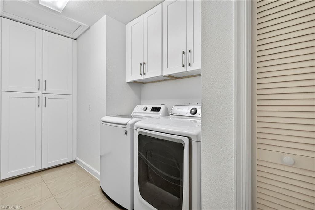 2325 Hidden Lake Dr 3802, Naples, FL 34112-32