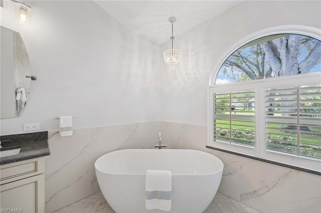 7653 Ponte Verde Way, Naples, FL 34109-27