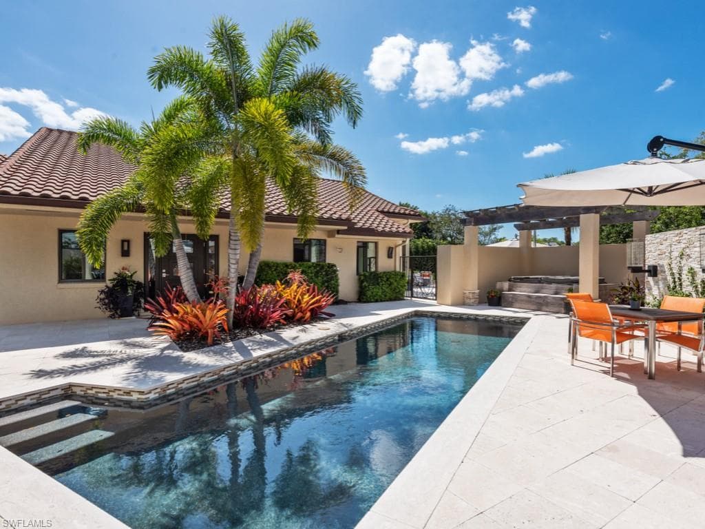 6817 Sand Pointe Cir 4, Naples, FL 34108-26