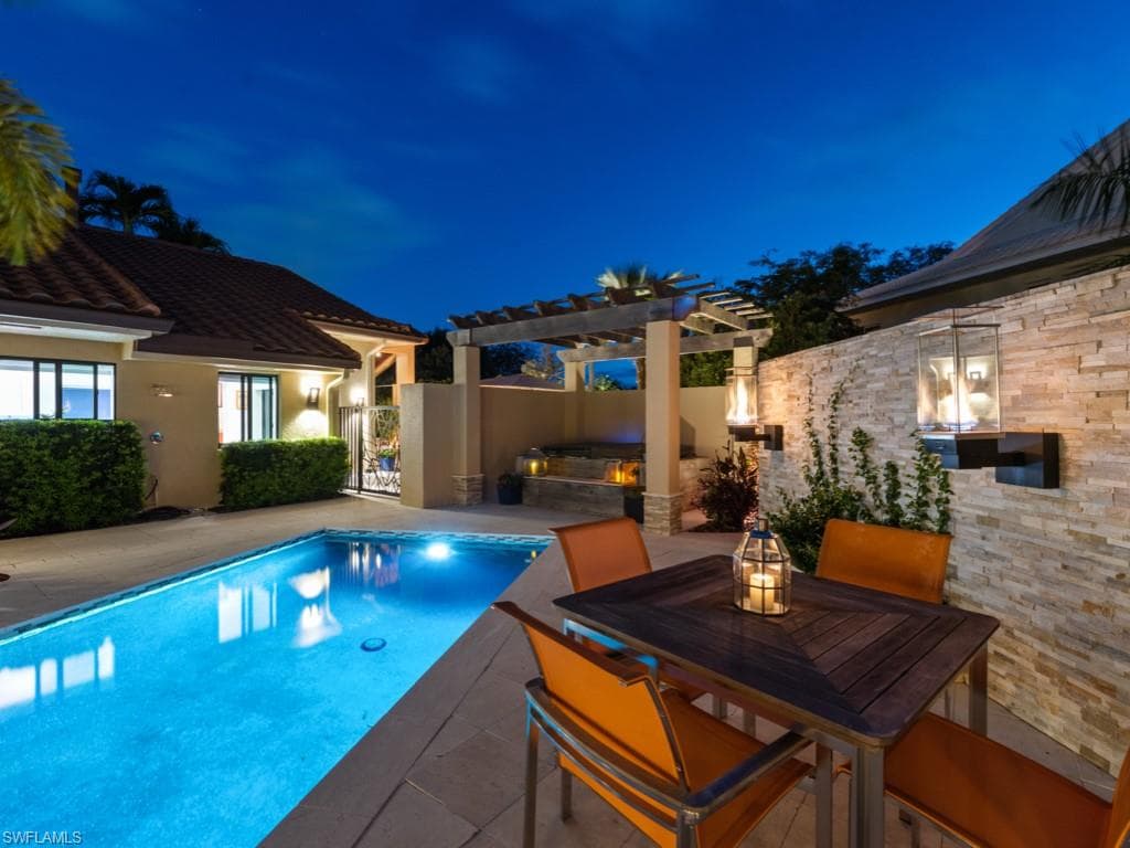 6817 Sand Pointe Cir 4, Naples, FL 34108-28
