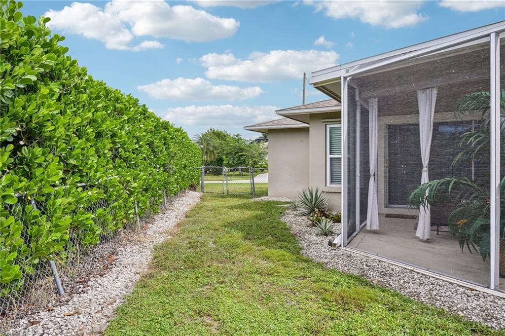 498 Echo Cir, Marco Island, FL 34145-29